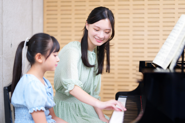 ピアノ講師